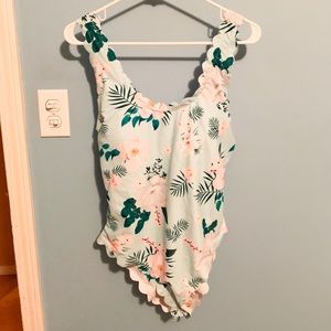 Floral scalloped one-piece swimsuit